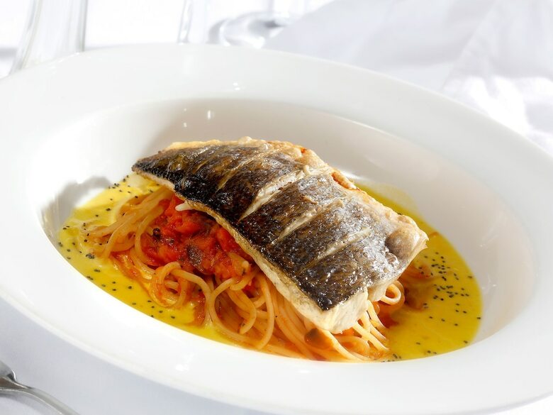 Oyo Stade Court Hotel