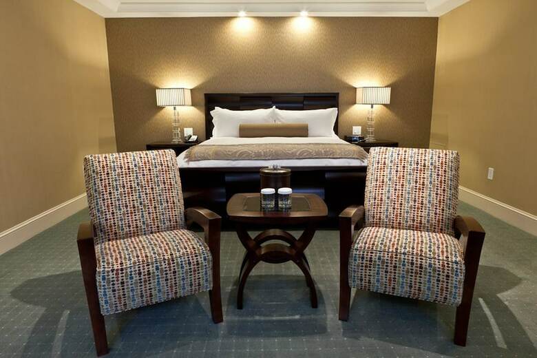 Hotel Town & Country Inn And Suites
