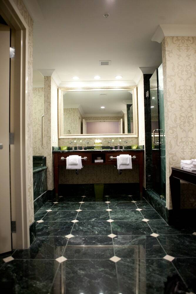 Hotel Town & Country Inn And Suites