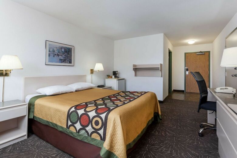 Motel Super 8 By Wyndham Taber Ab