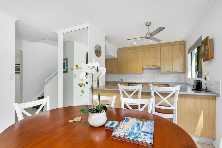 Seascape Holiday-tropical Reef Apartment