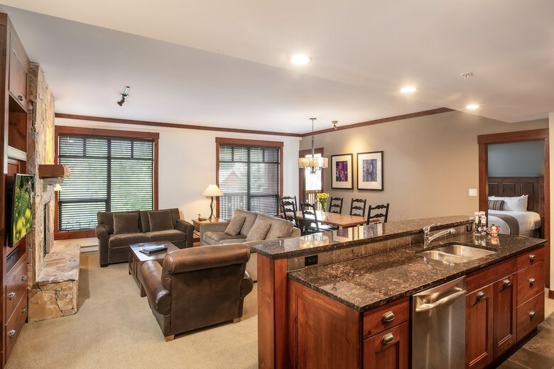 First Tracks Lodge