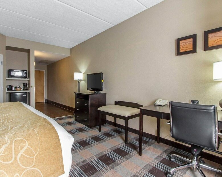 Hotel Comfort Suites Airport