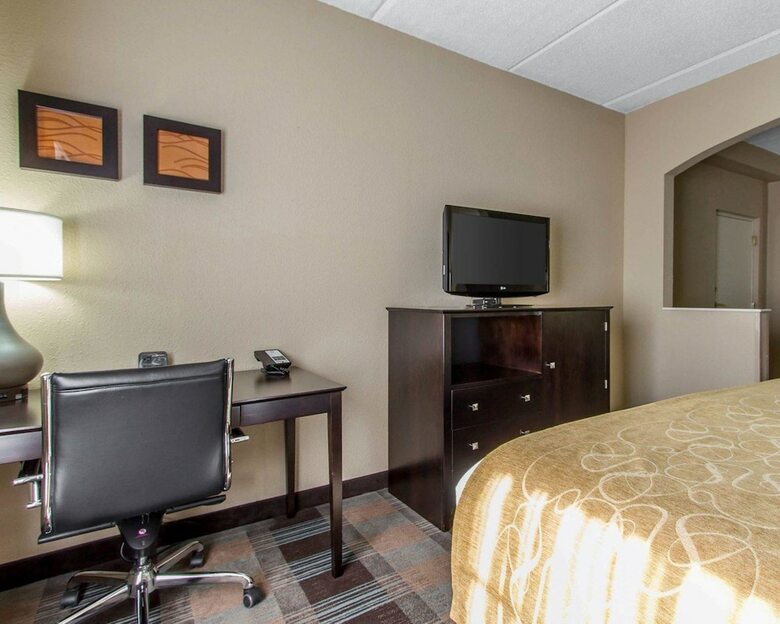 Hotel Comfort Suites Airport