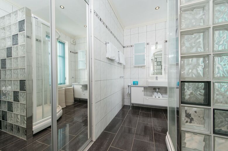 Enter Troms� Apartments