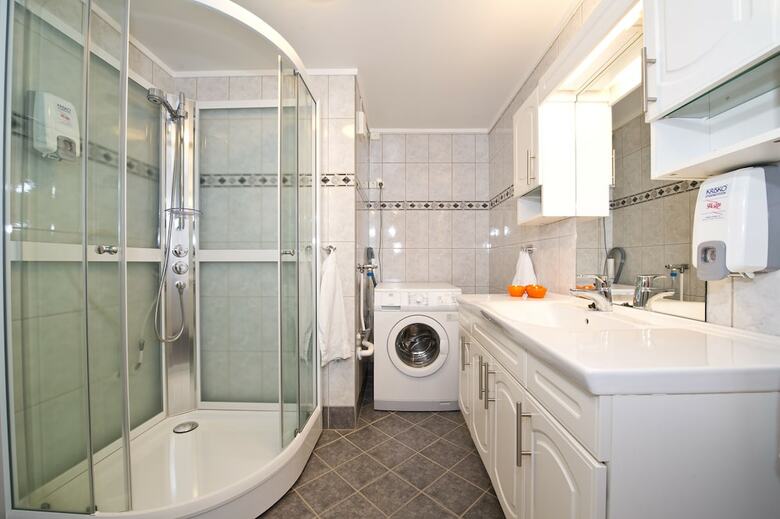 Enter Troms� Apartments