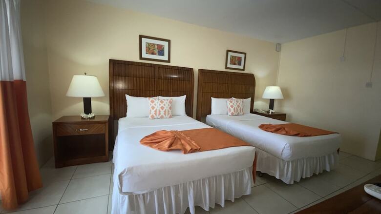 Hotel Bay Gardens Inn