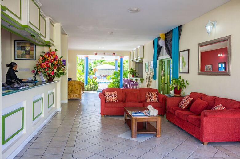Hotel Bay Gardens Inn