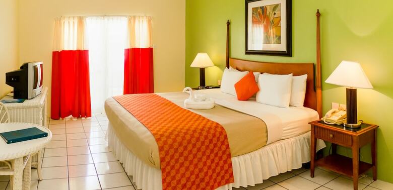 Hotel Bay Gardens Inn