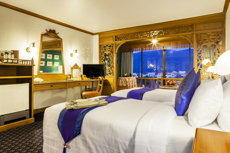 Lotus Hotel Pang Suan Kaew