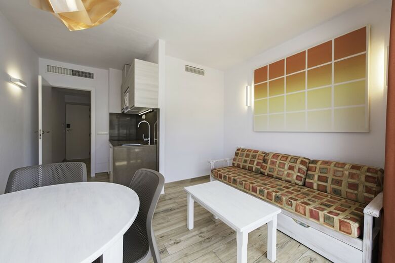Aparthotel Oasis Sa Tanca
