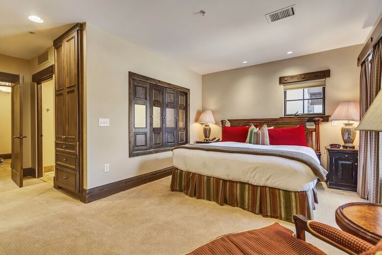 The Chateaux Deer Valley