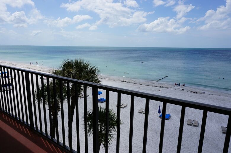Las Brisas Condominiums