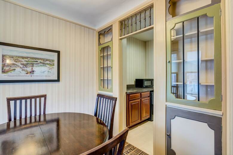 Hotel Carleton Of Oak Park