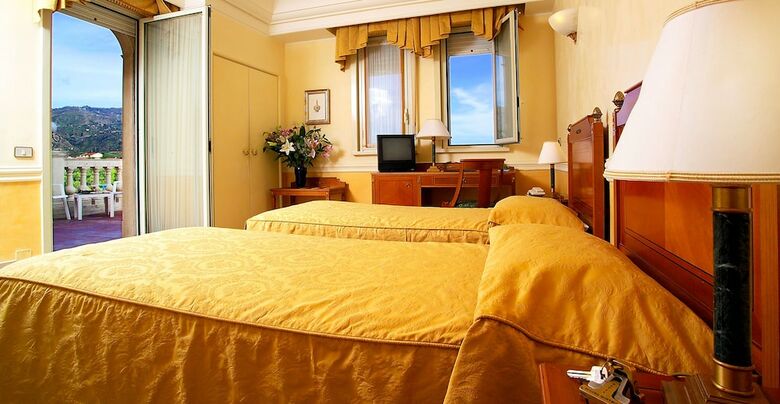 Hellenia Yachting Hotel