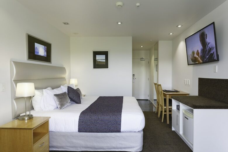 Trailways Hotel Nelson