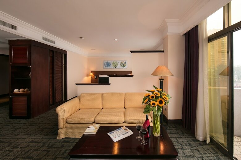 Lake Side Hotel