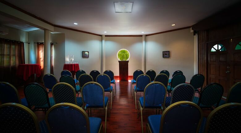 Hotel Toby's Resort