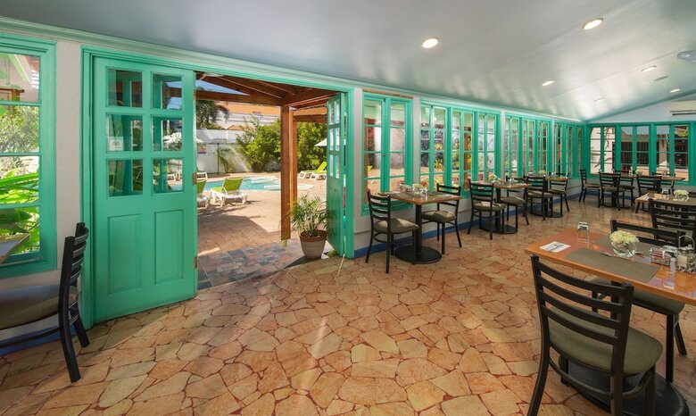 Hotel Toby's Resort