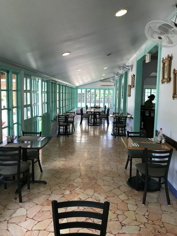 Hotel Toby's Resort