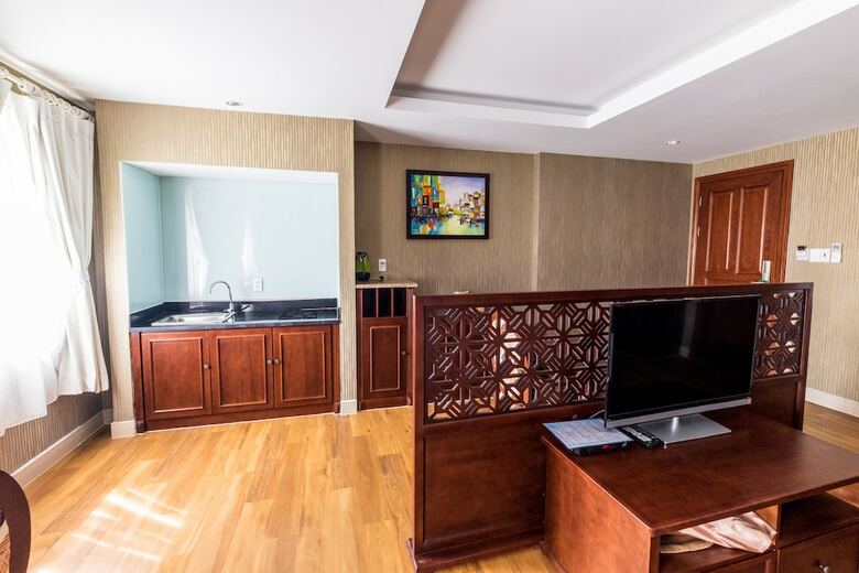 Crown Diamond Hotel