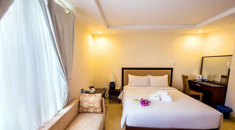 Crown Diamond Hotel