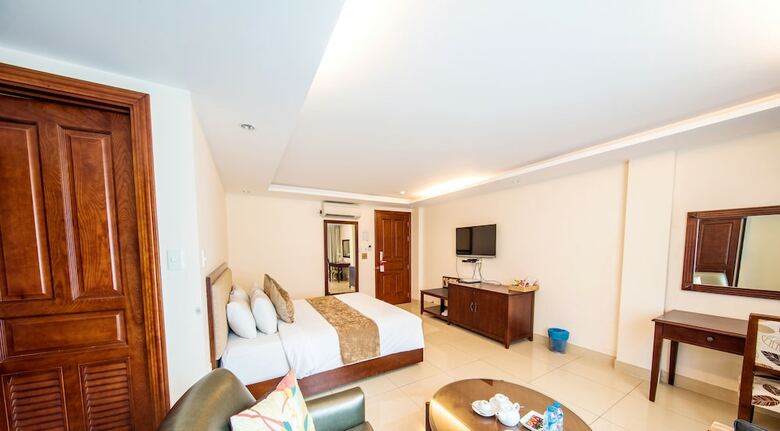 Crown Diamond Hotel