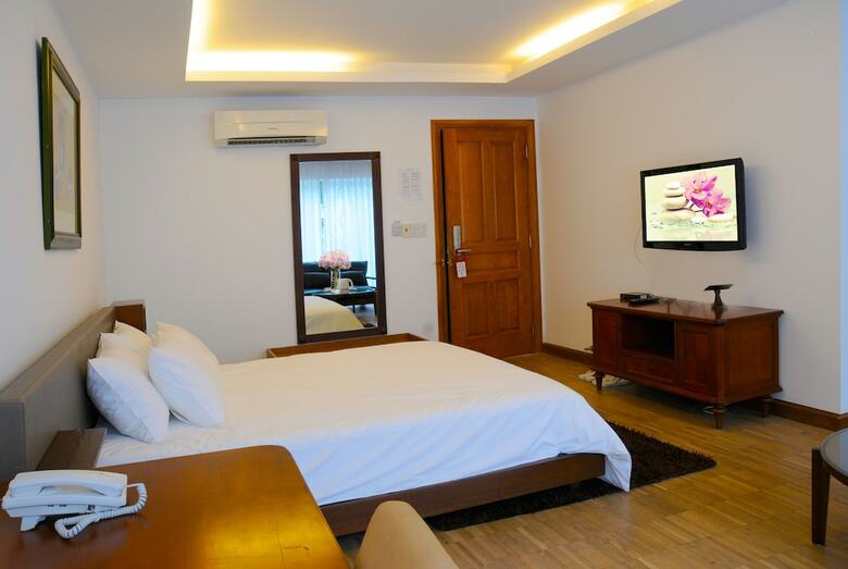 Crown Diamond Hotel
