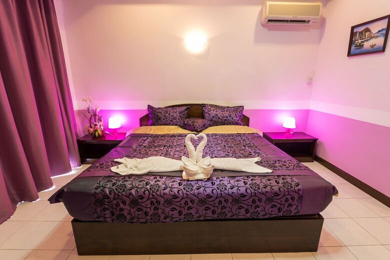 Hotel Grand Orchid Inn