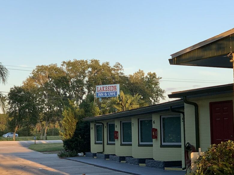 Motel Lakeside Inn And Cafe