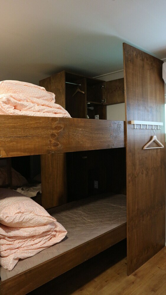 Hostal Zzzip Guest House