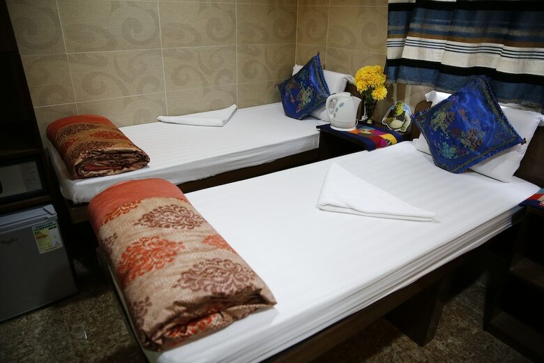 Sandhu Hotel