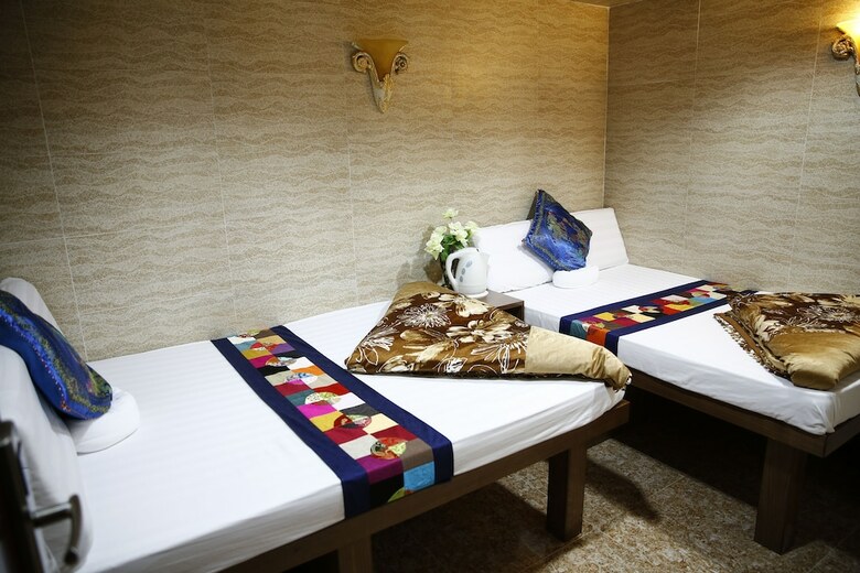 Sandhu Hotel