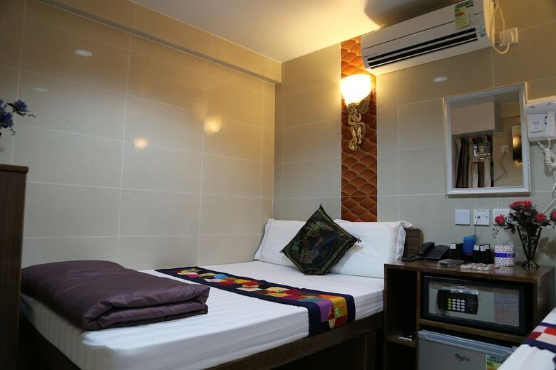 Sandhu Hotel