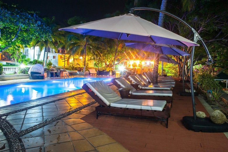 Hotel Wahoo Bay Beach Club & Resort