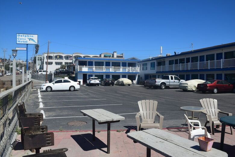 Dolphin Cove Motel