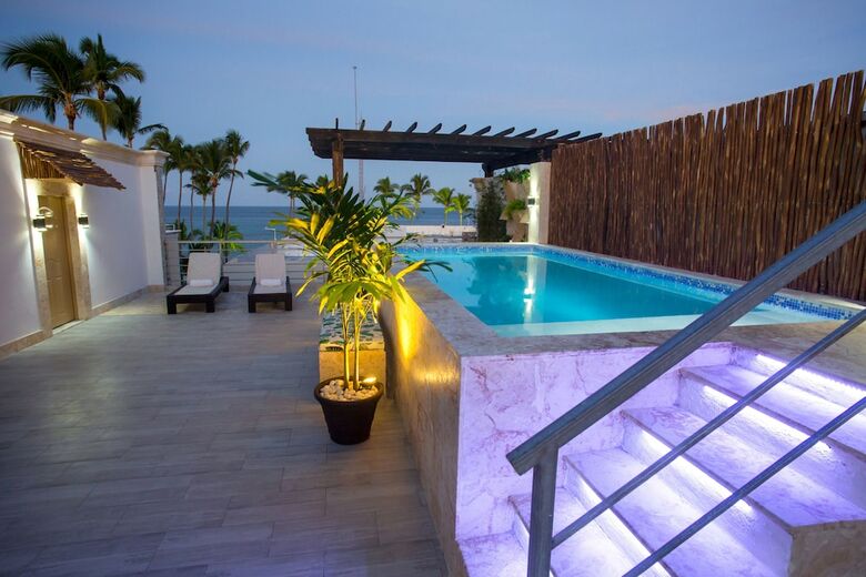 Chateau Del Mar
