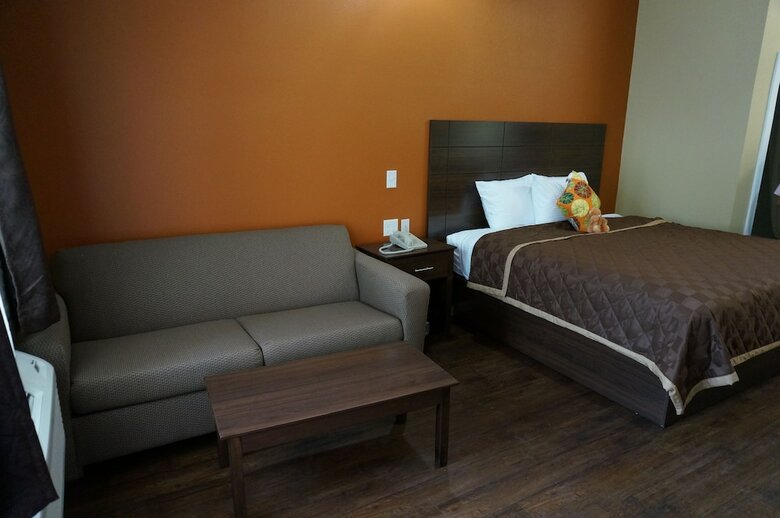 The Bungalows Hotel & Event Center