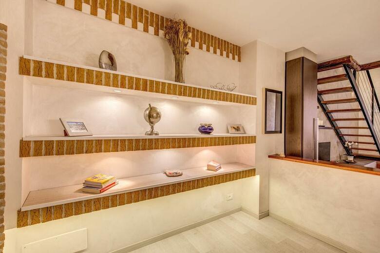 Tritone Top House