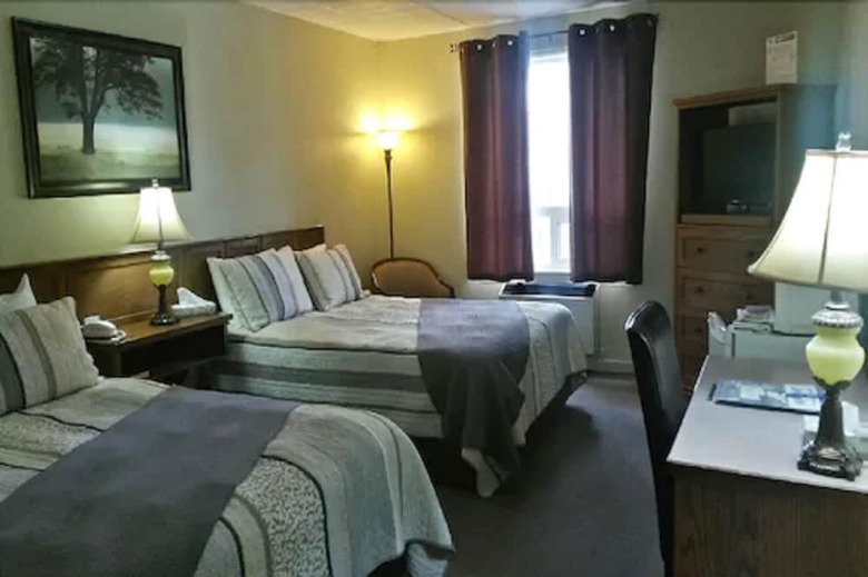 Hotel Pine Dale Motor Inn