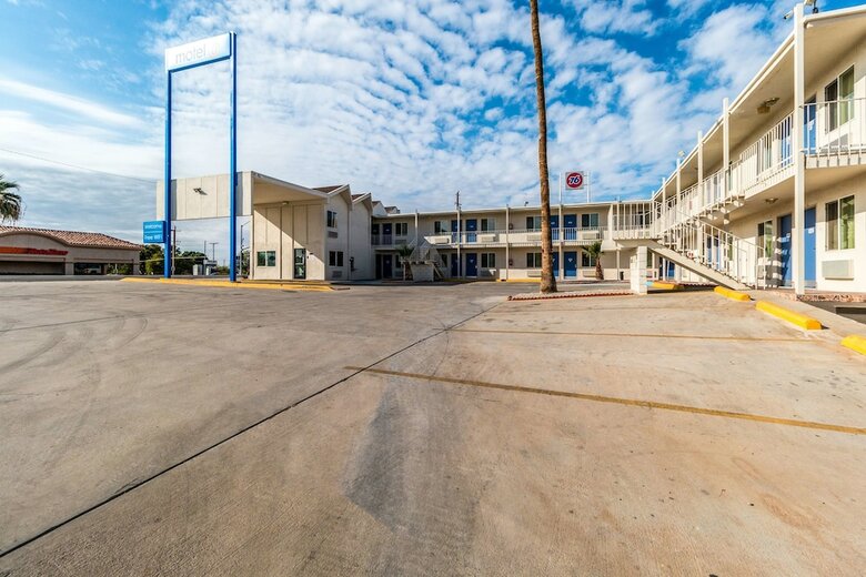 Motel 6 Blythe South