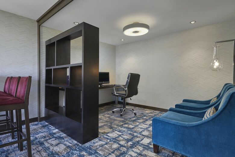 Sheraton Milwaukee Brookfield Hotel