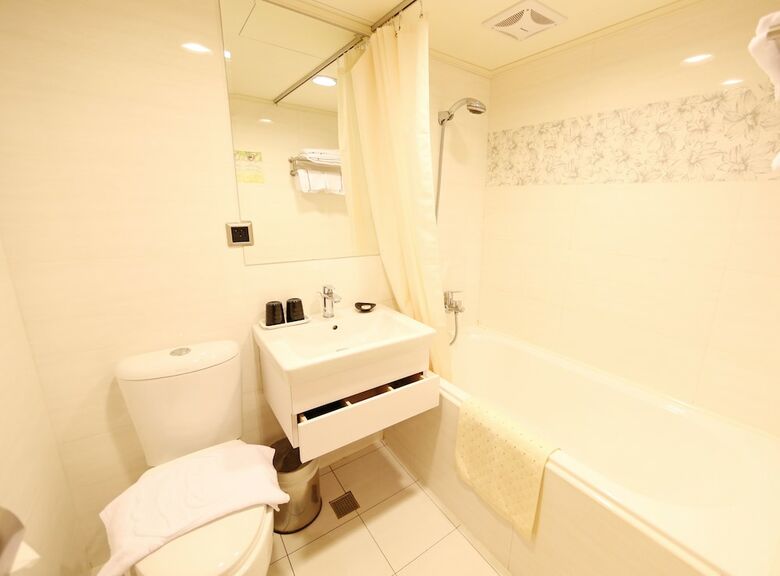Grand Earl Hotel