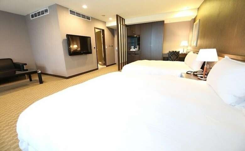 Grand Earl Hotel