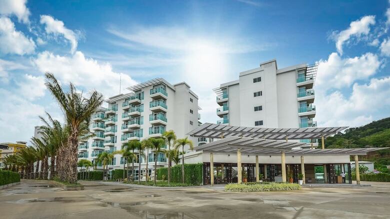 Hotel Fishermen's Harbour Urban Resort