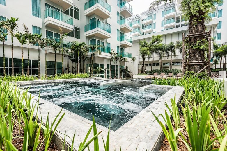 Hotel Fishermen's Harbour Urban Resort