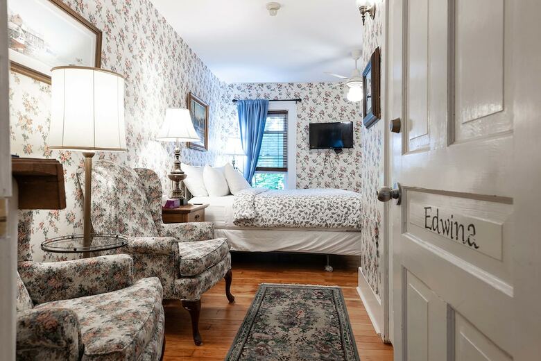 Bed & Breakfast Stone Maiden Inn