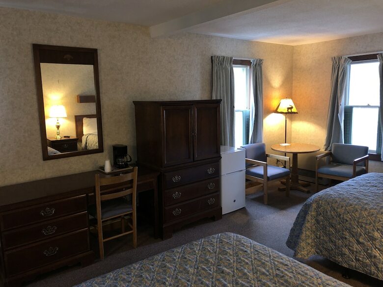 Hotel School House Inn