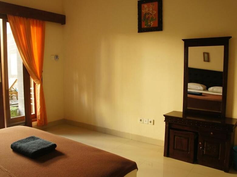 Hotel Waringin Home Stay