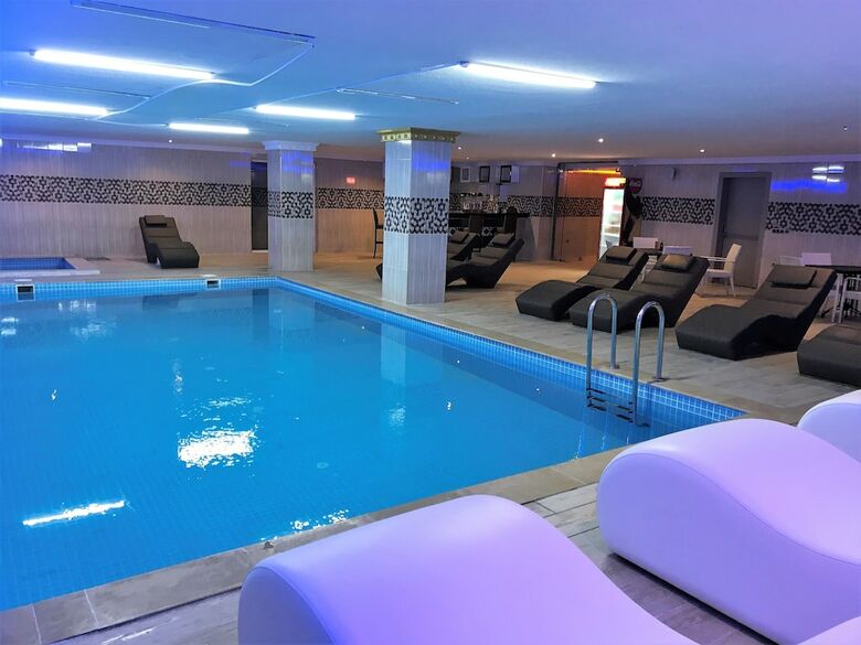 Alrazi Hotel